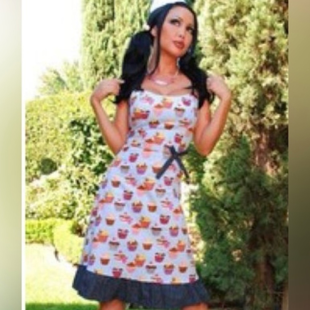 🧁 RARE Pinup Couture Paper Doll Productions M 🧁 Cupcake Spaghetti Strap Dress